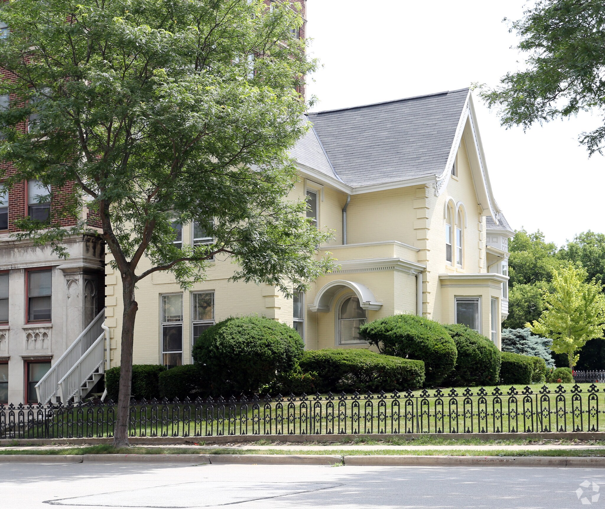 1216 N Prospect Ave, Milwaukee, WI à louer Photo principale– Image 1 sur 24