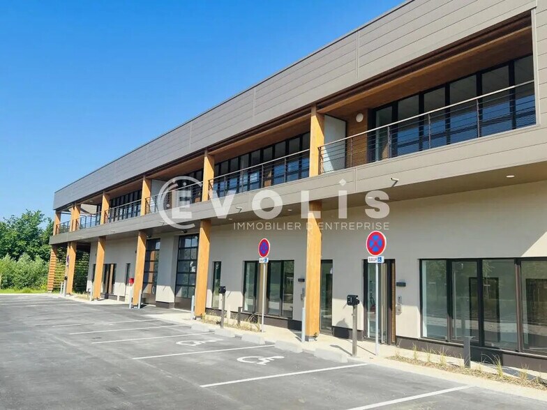 2-14 Rue De Lamirault, Collégien à louer - Photo de l’immeuble – Image 2 sur 10