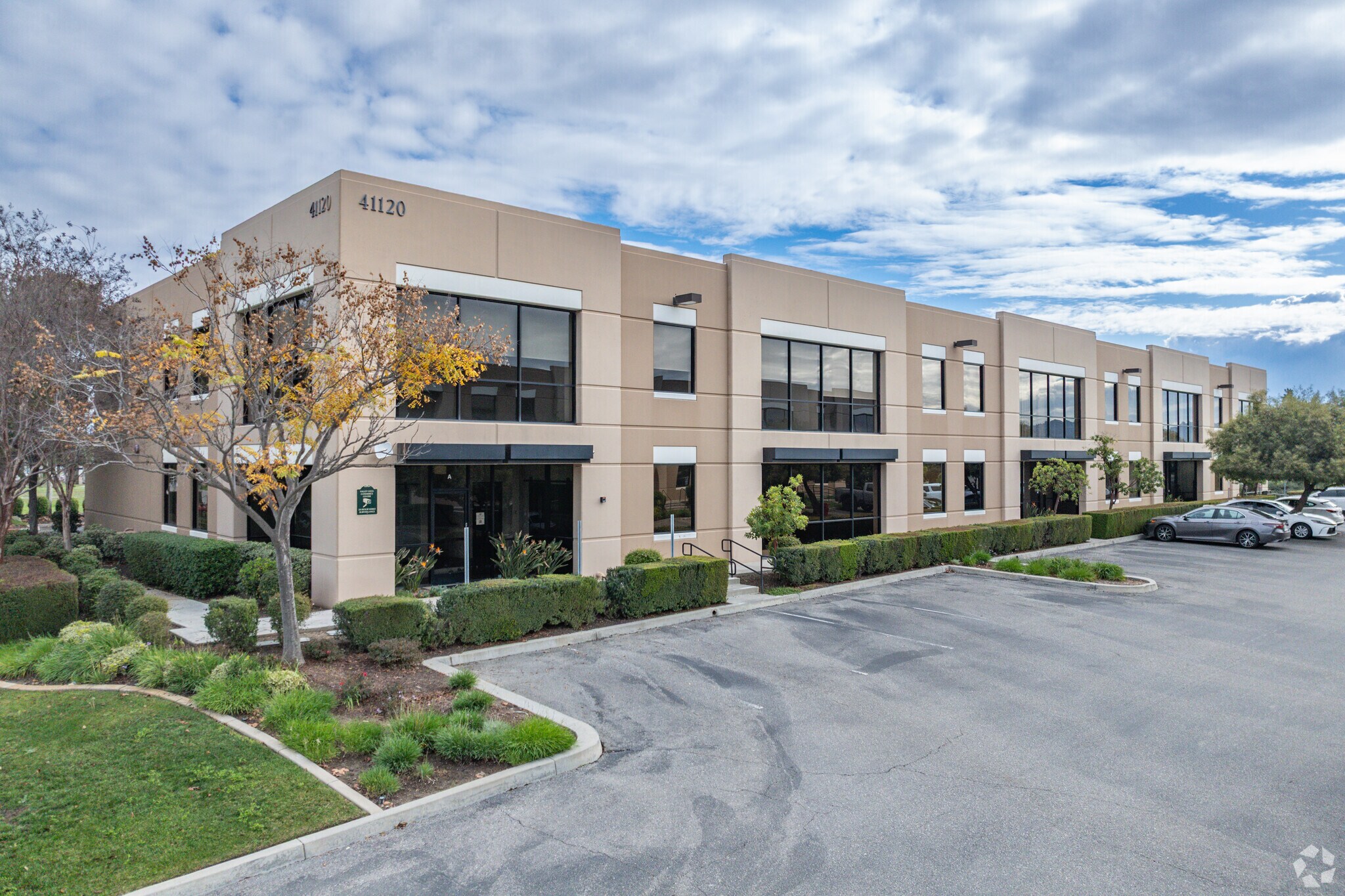 41120 Elm St, Murrieta, CA à louer Photo de l’immeuble– Image 1 sur 6