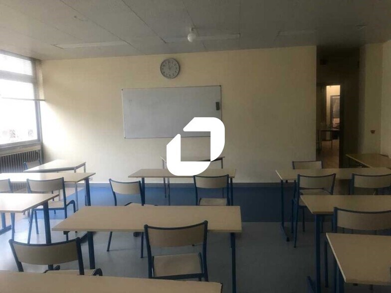 Bureau dans Sarcelles à louer - Photo de l’immeuble – Image 2 sur 7