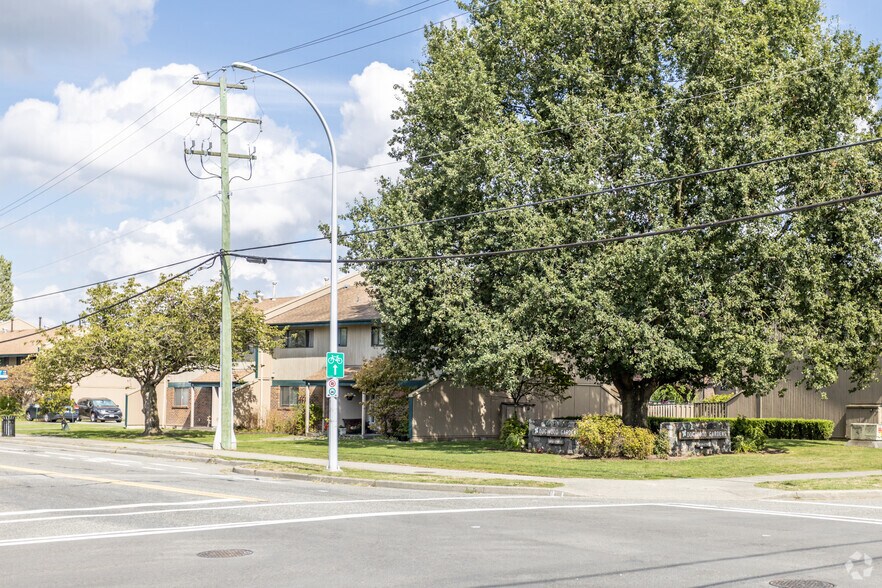 5850 177B St, Surrey, BC à vendre - Photo de l’immeuble – Image 3 sur 4