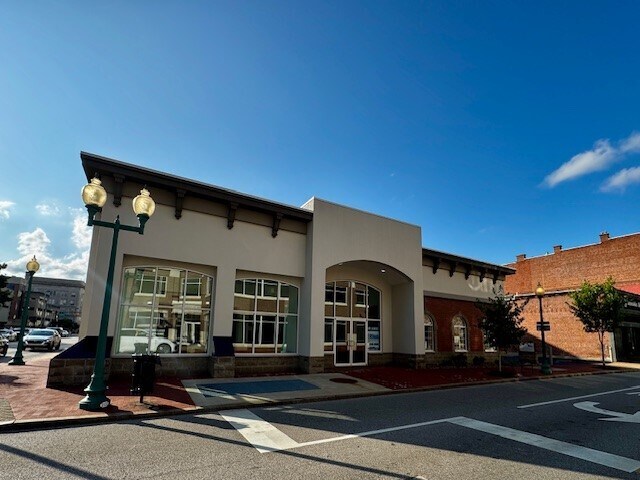 620 Virginia St E, Charleston, WV à louer - Photo de l’immeuble – Image 2 sur 21