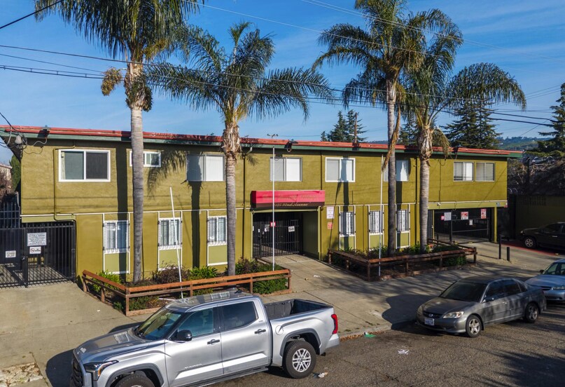 2124 90th Ave, Oakland, CA à vendre - Photo principale – Image 1 sur 16