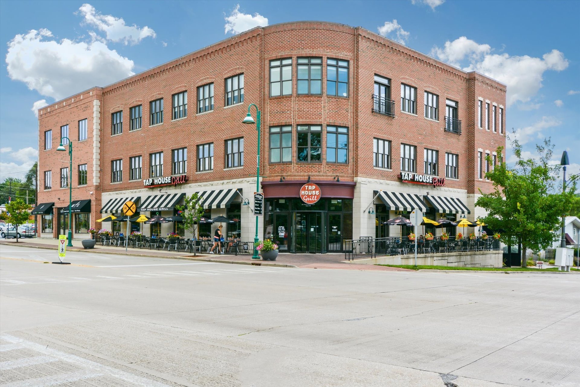 123 W Washington St, Oswego, IL à louer Photo de l’immeuble– Image 1 sur 7