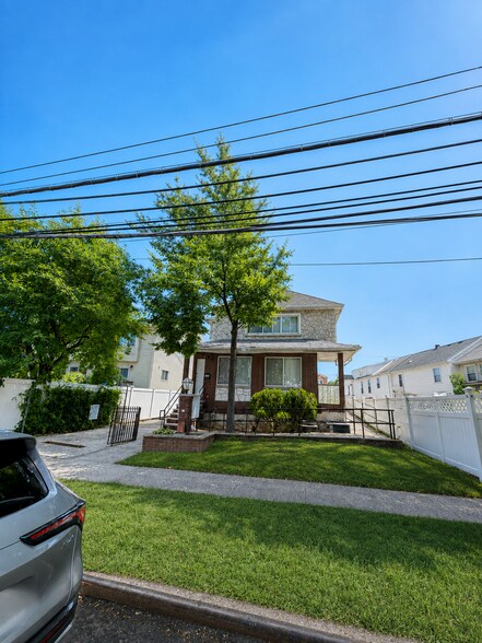 973 Targee St, Staten Island, NY à louer - Photo de l’immeuble – Image 1 sur 9