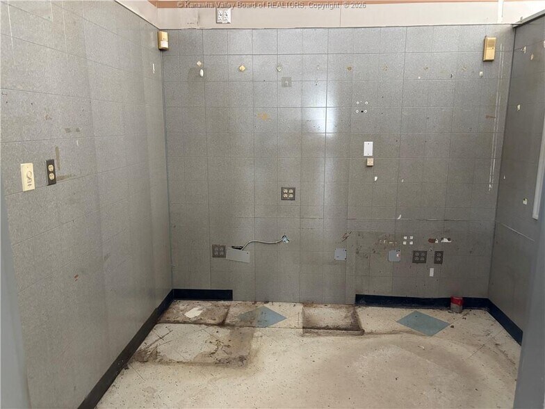 173 Main St, Clay, WV à louer - Photo de l’immeuble – Image 3 sur 44