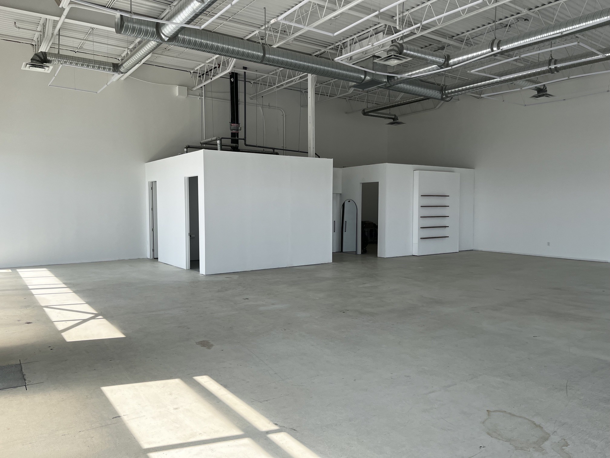 8170 50 St NW, Edmonton, AB à louer Photo intérieure– Image 1 sur 4