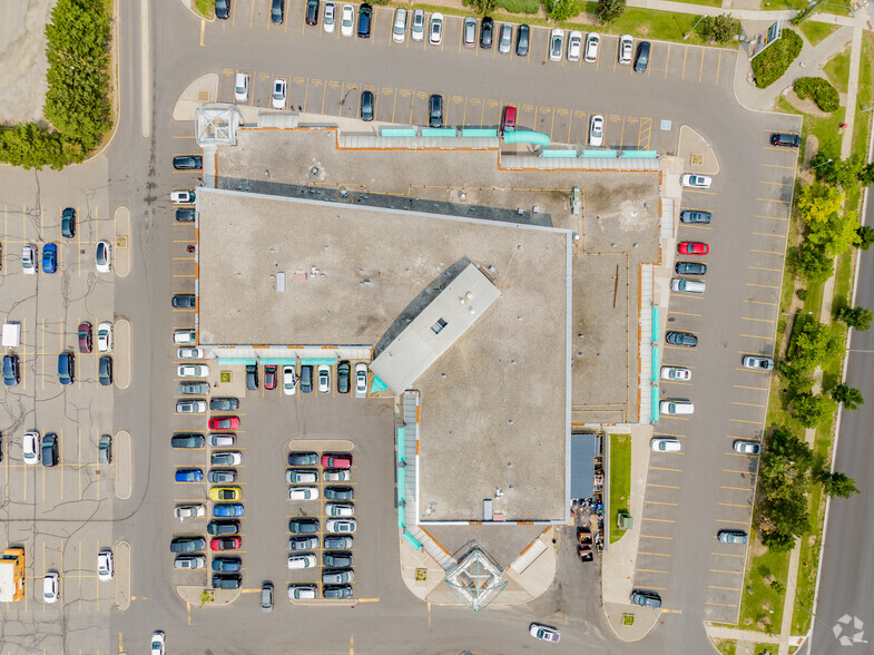 10 Gillingham Dr, Brampton, ON à louer - Aérien – Image 2 sur 7