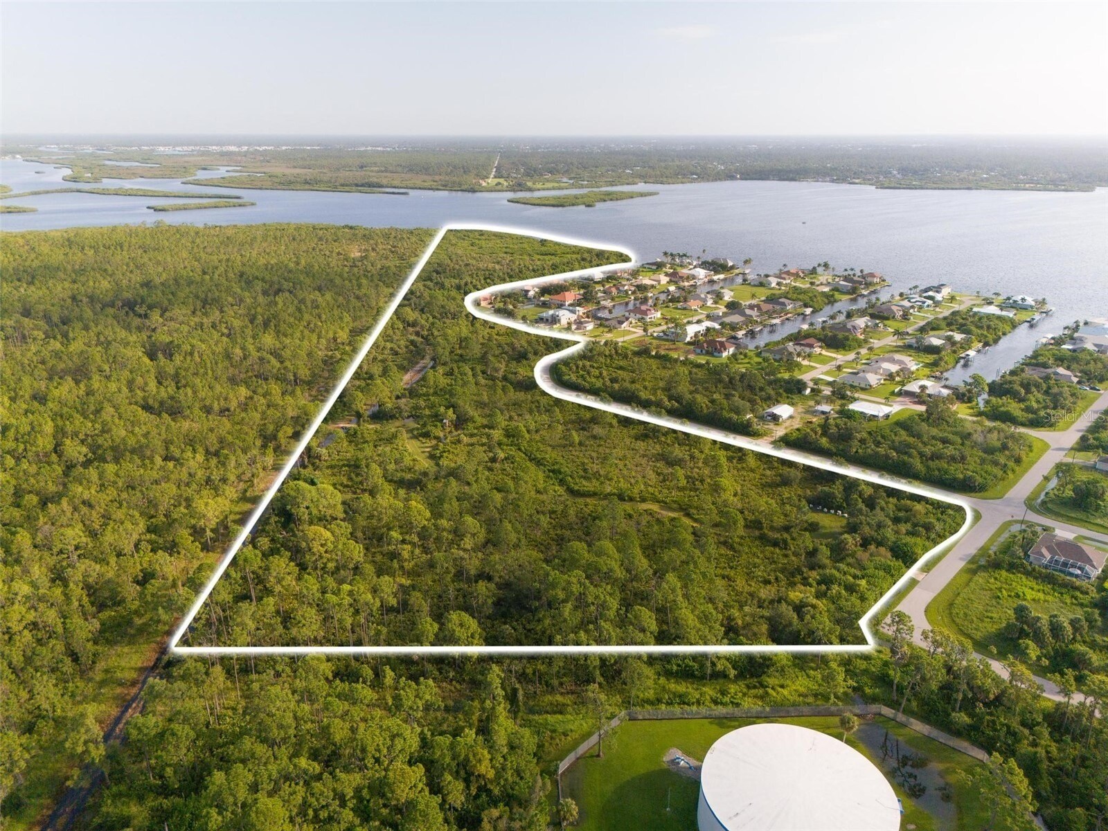 2925 Vance Ter, Port Charlotte, FL à vendre Photo principale– Image 1 sur 28