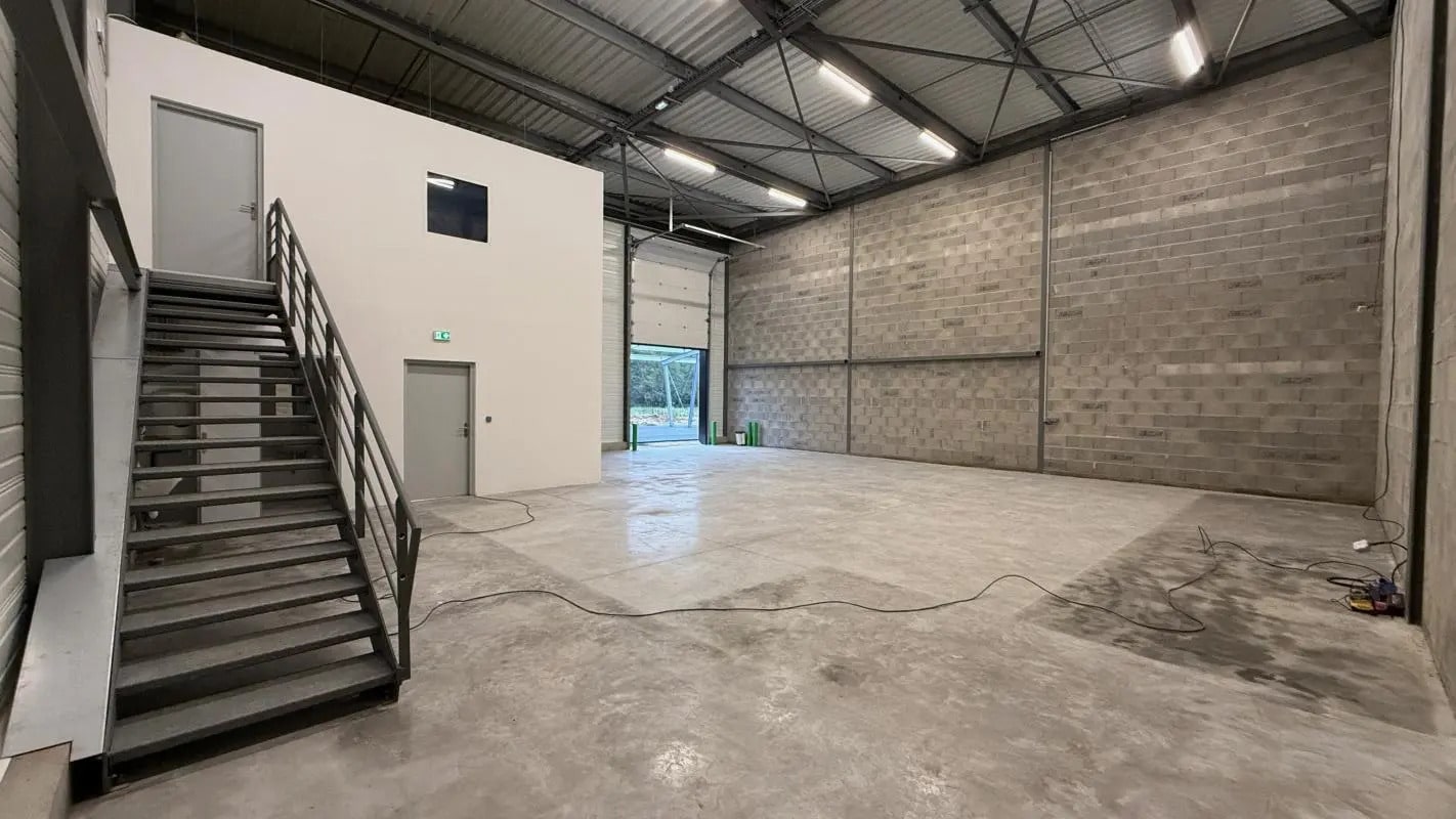 Industriel/Logistique dans Boigny-sur-Bionne à louer Photo de l’immeuble– Image 1 sur 9