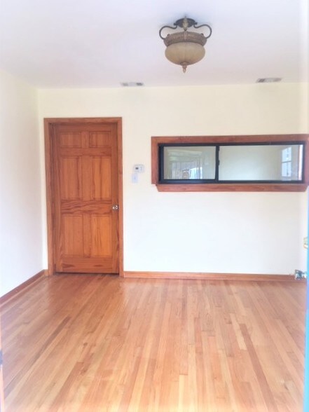 8453 Howard Dr, Houston, TX à louer - Photo intérieure – Image 2 sur 9