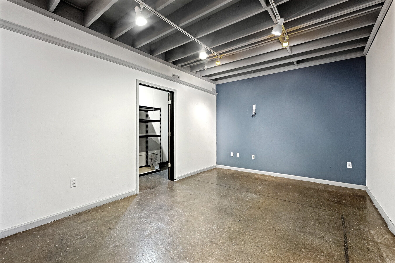 949 W Marietta St NW, Atlanta, GA 30318 - Lot X104 -  - Photo intérieure - Image 1 of 25