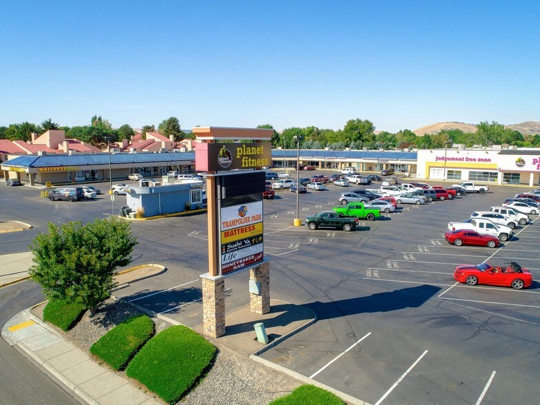 731 N Columbia Center Blvd, Kennewick, WA à louer - Photo de l’immeuble – Image 1 sur 7
