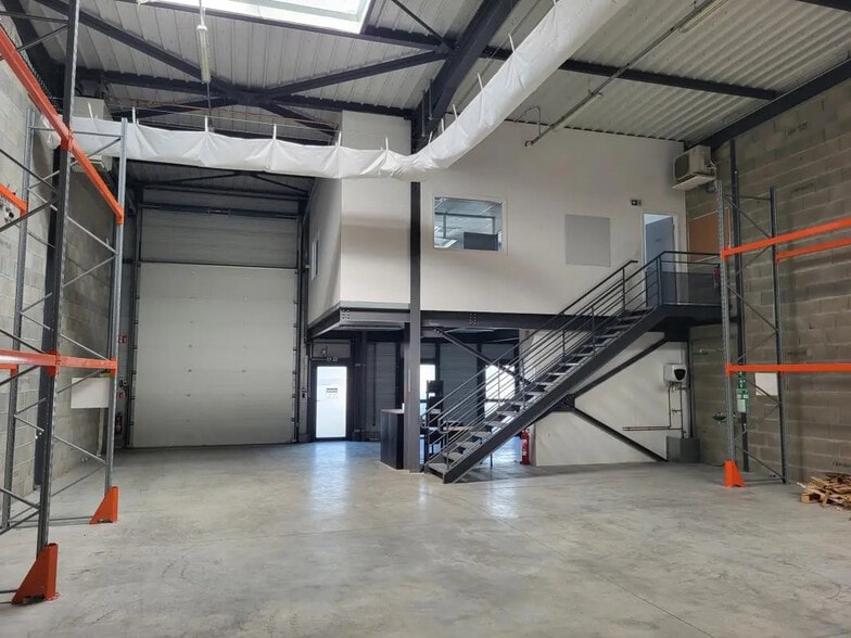 Local d’activités dans Corbas à louer - Photo intérieure – Image 3 sur 7