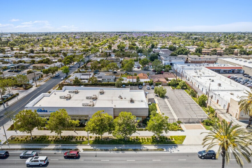 1232-1244 S Bristol St, Santa Ana, CA à vendre - Photo de l’immeuble – Image 2 sur 30