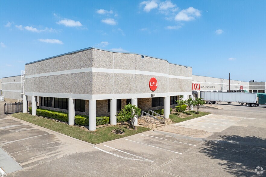3951 La Reunion Pky, Dallas, TX à louer - Photo principale – Image 1 sur 6