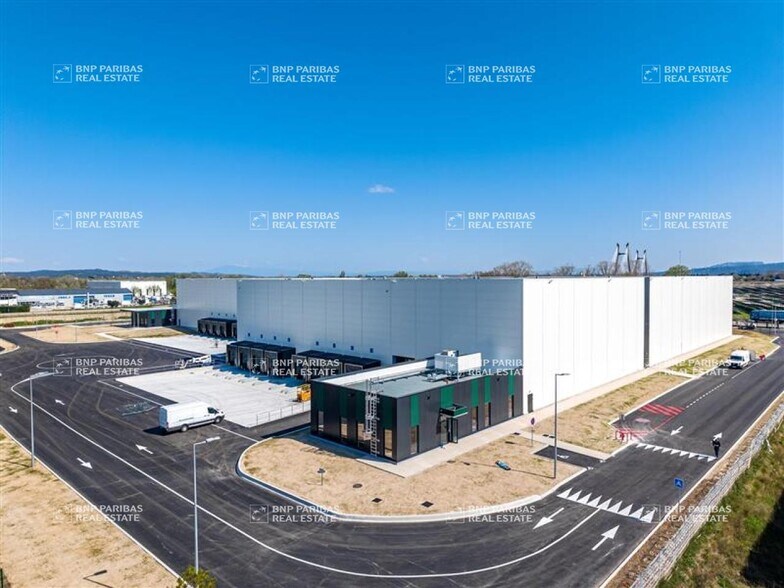 Industriel/Logistique dans Beaucaire à louer - Photo de l’immeuble – Image 3 sur 17