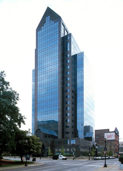 220 W Main St, Louisville, KY à louer - Photo de l’immeuble – Image 3 sur 11