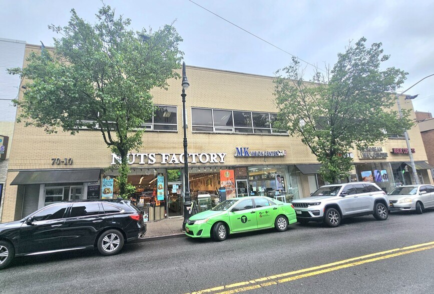 70-10 Austin St, Forest Hills, NY à louer - Photo de l’immeuble – Image 1 sur 1
