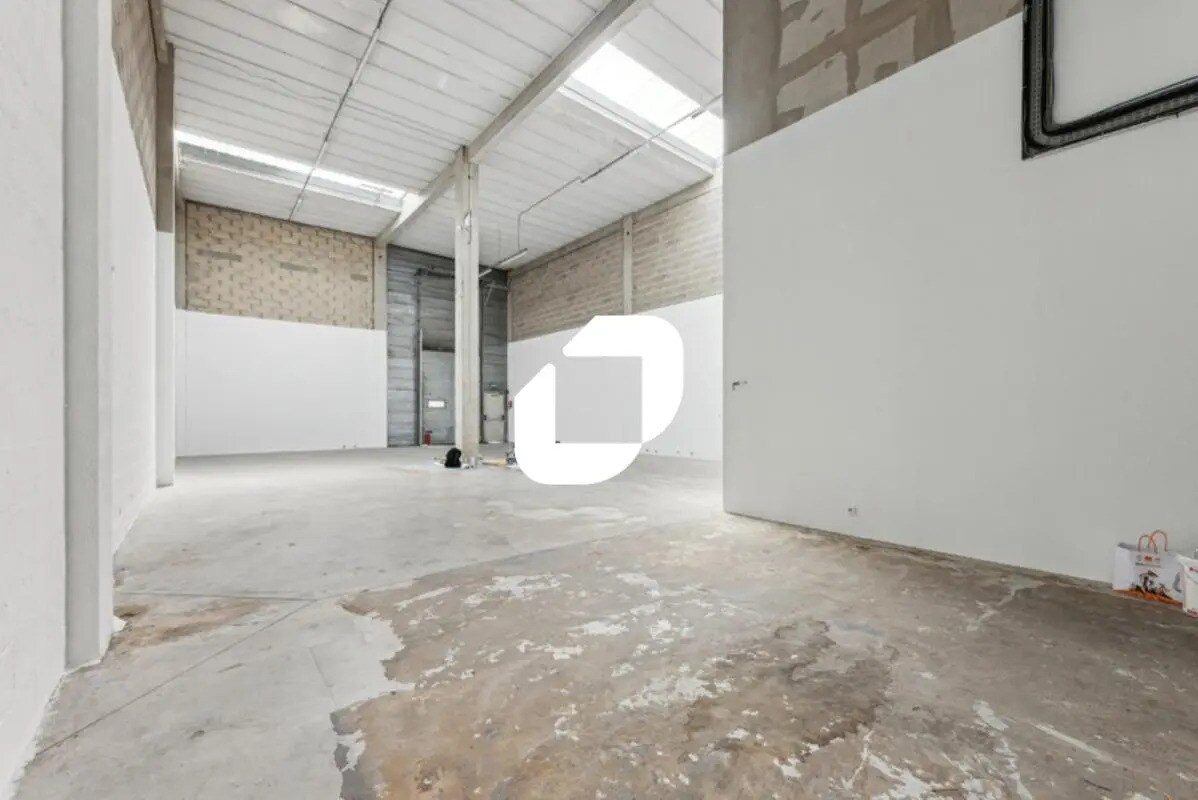 Local d’activités dans Émerainville à louer Photo de l’immeuble– Image 1 sur 9