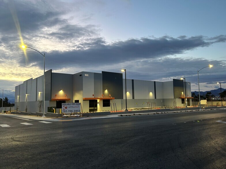 5940 McLeod Dr, Las Vegas, NV à vendre - Photo de l’immeuble – Image 2 sur 6