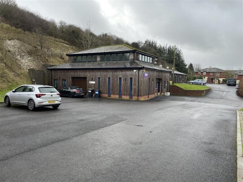 1-4 Hawthorne Farm Business Park, Winterborne Stickland à louer - Photo de l’immeuble – Image 2 sur 2