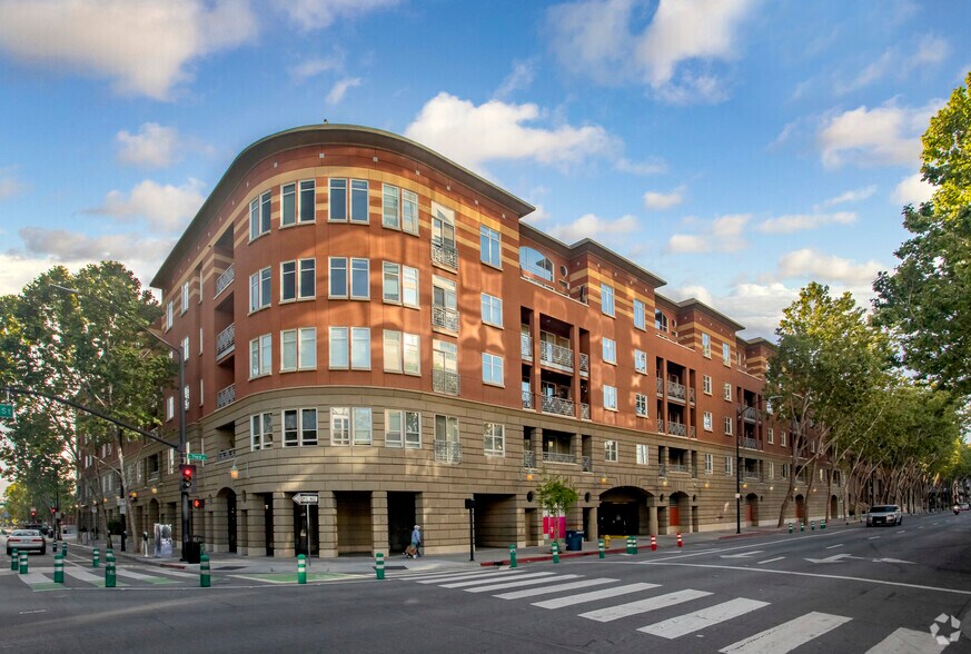 100-140 E San Fernando St, San Jose, CA à louer - Photo de l’immeuble – Image 1 sur 4