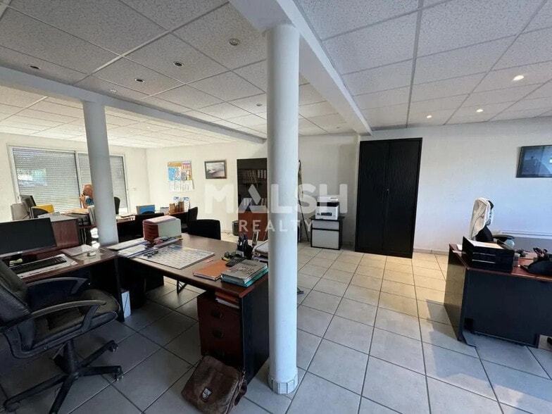 Local d'activités dans Montbrison à vendre - Photo de l’immeuble – Image 2 sur 5