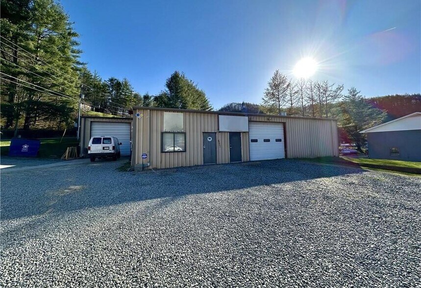 4965 US Highway 421 N, Vilas, NC à louer - Photo de l’immeuble – Image 2 sur 5