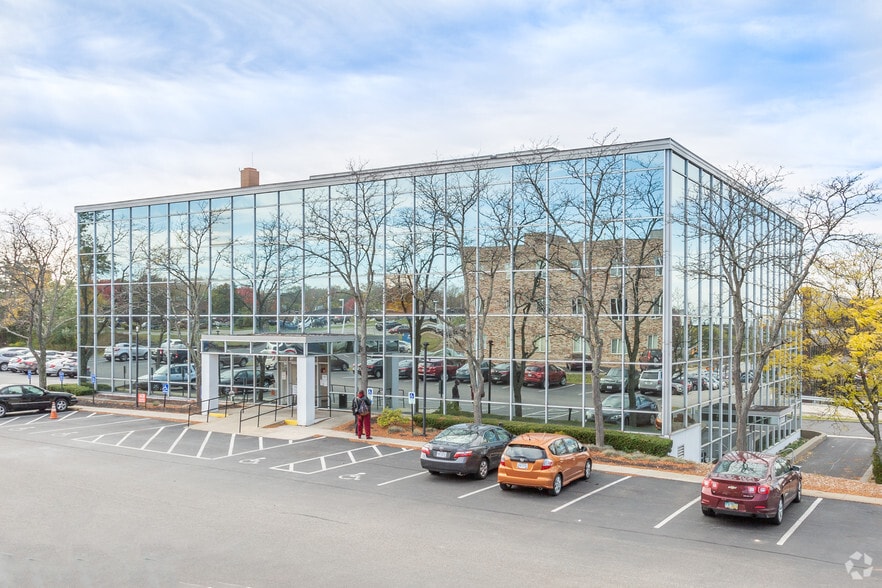 24200 Chagrin Blvd, Beachwood, OH à vendre - Photo de l’immeuble – Image 3 sur 6