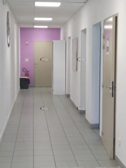 Bureau dans Carpentras à louer - Photo de l’immeuble – Image 2 sur 4