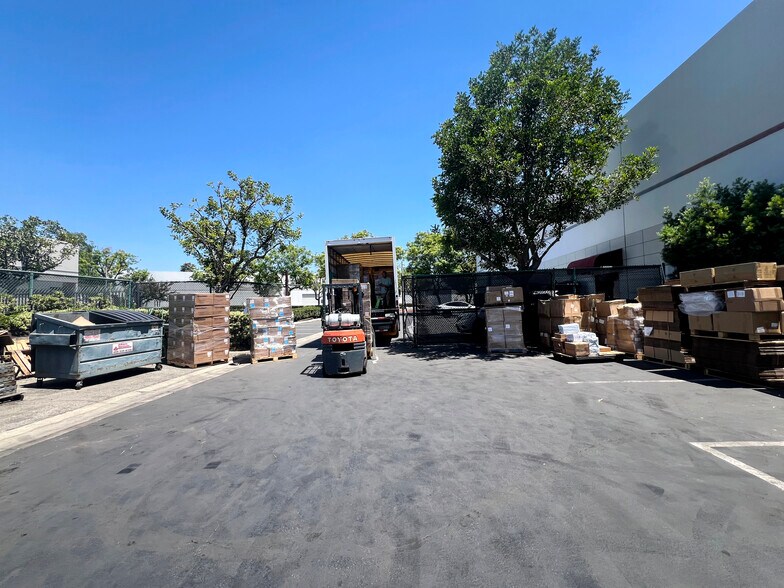105 Exchange Pl, Pomona, CA à louer - Photo de l’immeuble – Image 3 sur 12