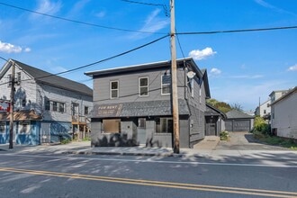 415 Broad St, Cumberland, RI à louer Photo intérieure– Image 2 sur 8