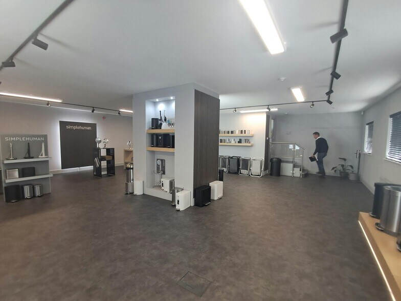 High St, Goring à louer - Photo de l’immeuble – Image 3 sur 3