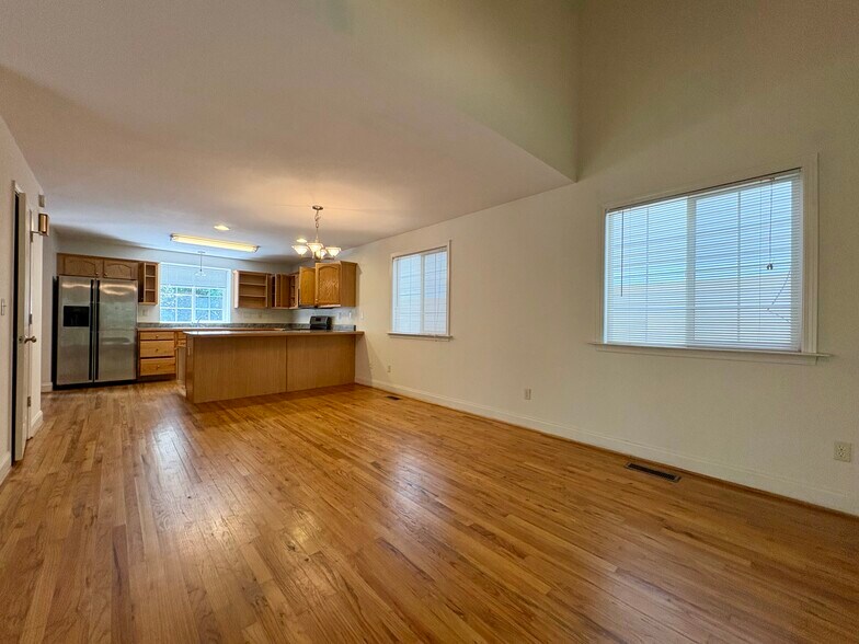 445 Sand Hill Rd, Asheville, NC à vendre - Photo de l’immeuble – Image 3 sur 41