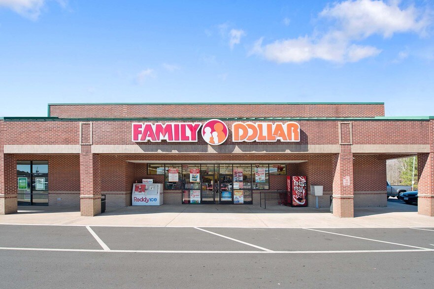 2224-2274 Jefferson Davis Hwy, Sanford, NC à louer - Photo de l’immeuble – Image 3 sur 11