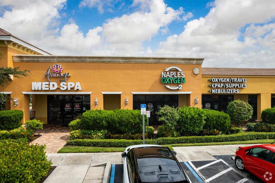 1201 Piper Blvd, Naples, FL à louer - Photo de l’immeuble – Image 3 sur 10