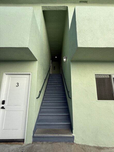 726 N Alfred St, West Hollywood, CA à vendre - Photo de l’immeuble – Image 2 sur 26
