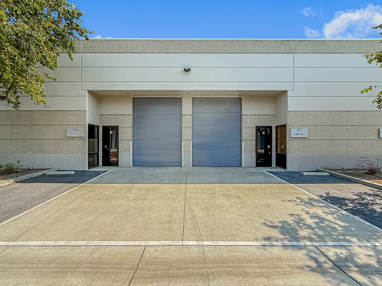 2364 E Sturgis Rd, Oxnard, CA à vendre - Photo de l’immeuble – Image 3 sur 14
