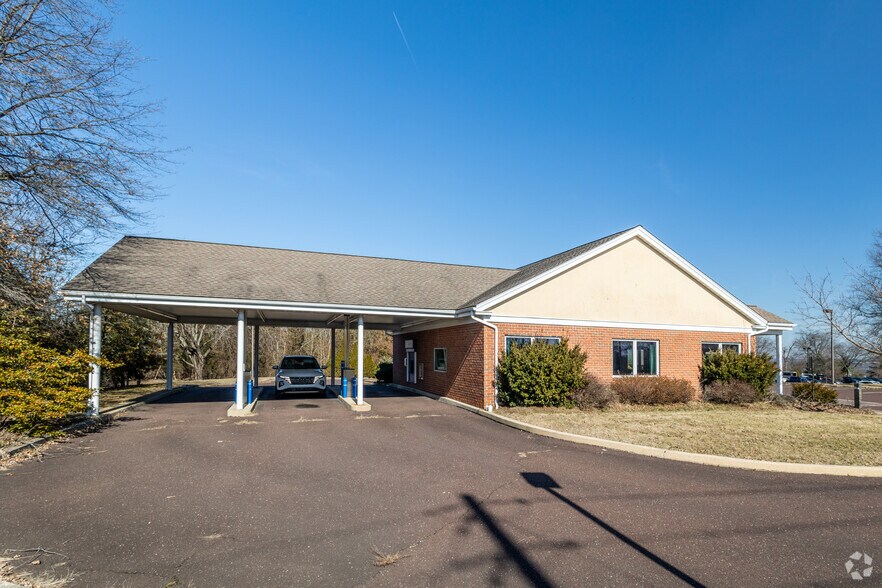 835 Lawn Ave, Sellersville, PA à louer - Photo de l’immeuble – Image 3 sur 3