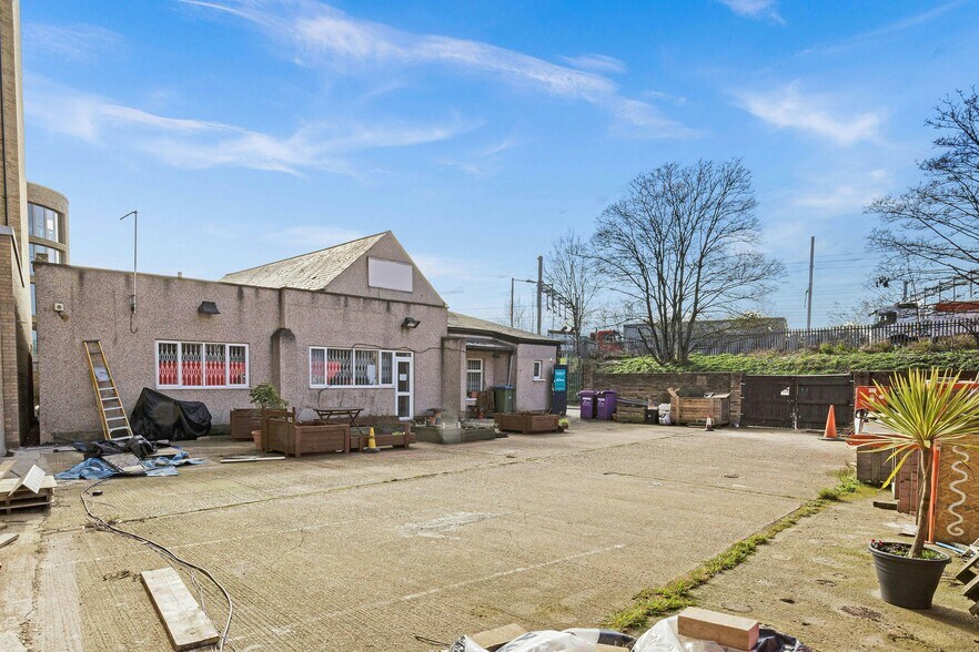 Tavistock Rd, West Drayton à louer - Photo de l’immeuble – Image 2 sur 8