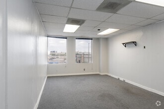 6070 Gateway Blvd E, El Paso, TX à louer Photo intérieure– Image 1 sur 2