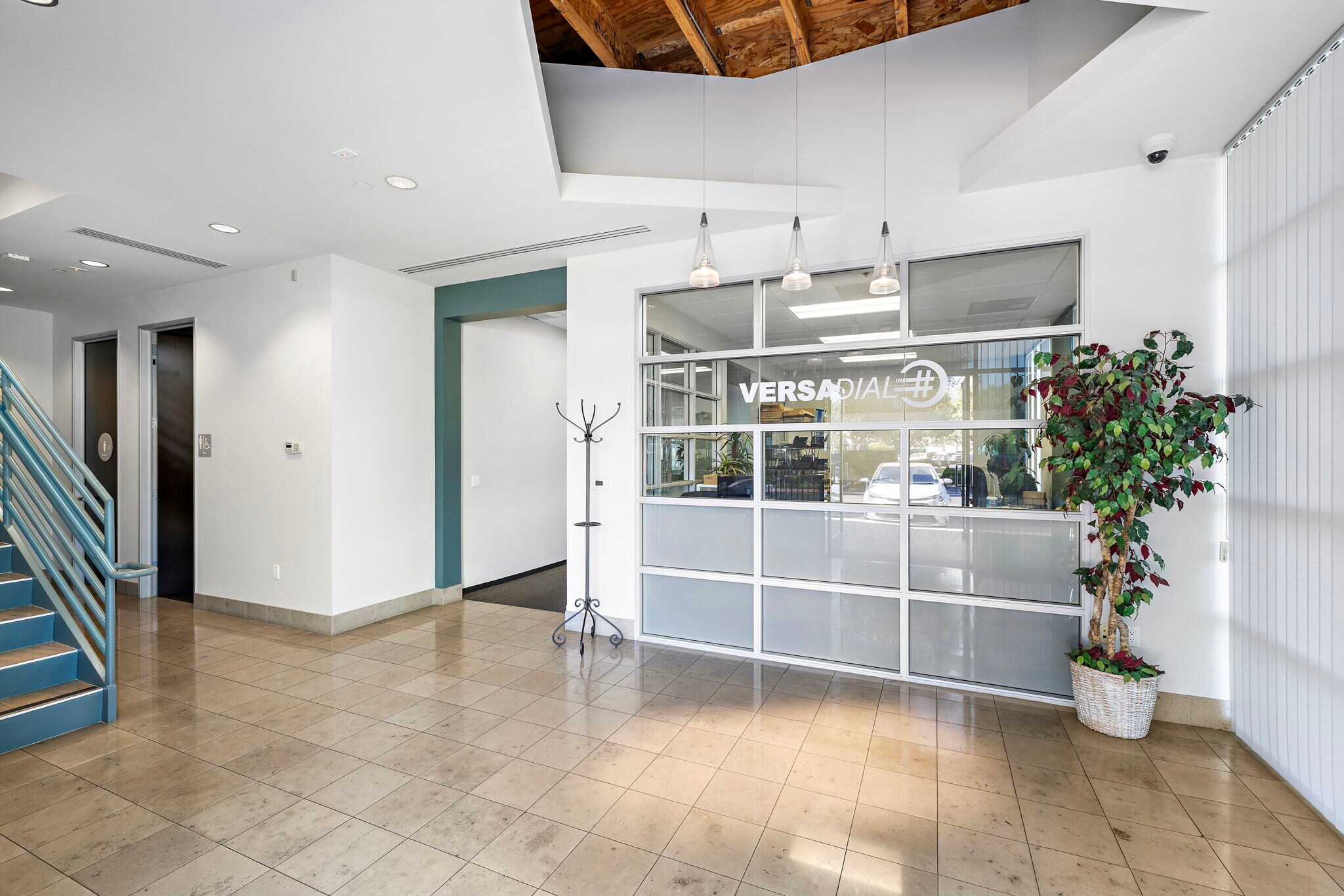 9940 Irvine Center Dr, Irvine, CA à vendre Photo de l’immeuble– Image 1 sur 9