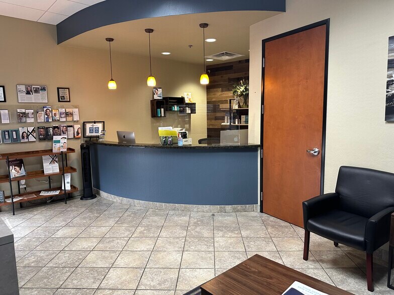 2525 W Carefree Hwy, Phoenix, AZ à vendre - Photo intérieure – Image 2 sur 15