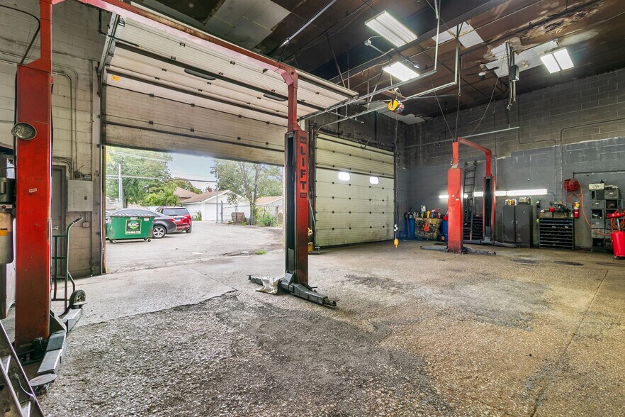 1825 S 17th Ave, Broadview, IL à vendre - Photo de l’immeuble – Image 2 sur 3