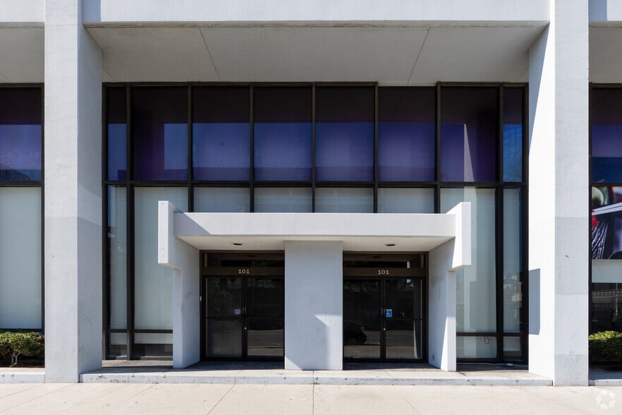 250 E 1st St, Los Angeles, CA à louer - Photo de l’immeuble – Image 3 sur 4