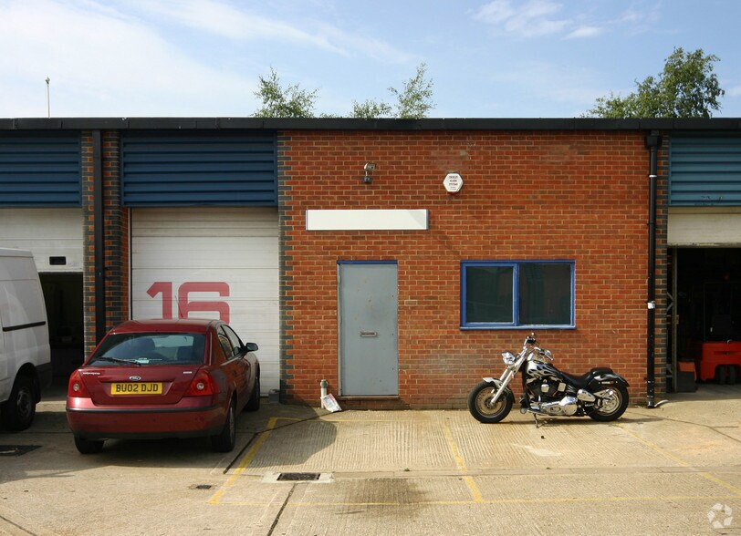 Greenhill Cres, Watford à louer - Photo de l’immeuble – Image 2 sur 2