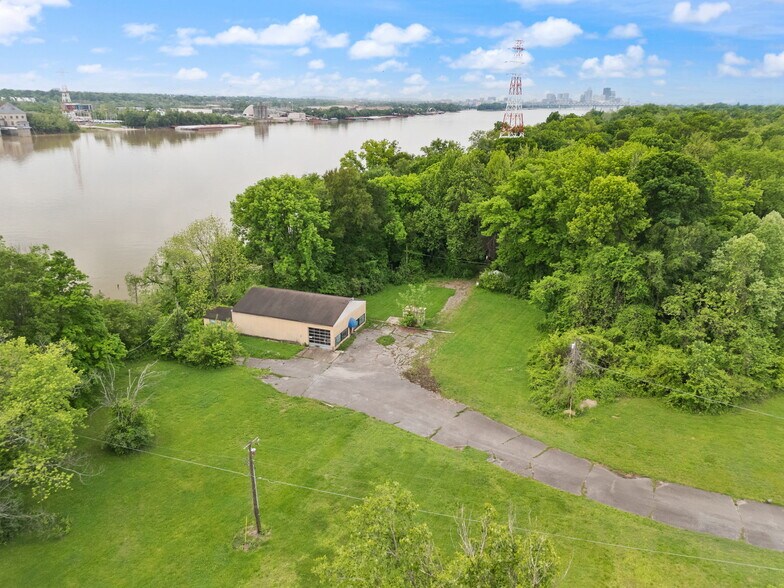 2000 Utica Pike, Jeffersonville, IN à vendre - Photo principale – Image 3 sur 38