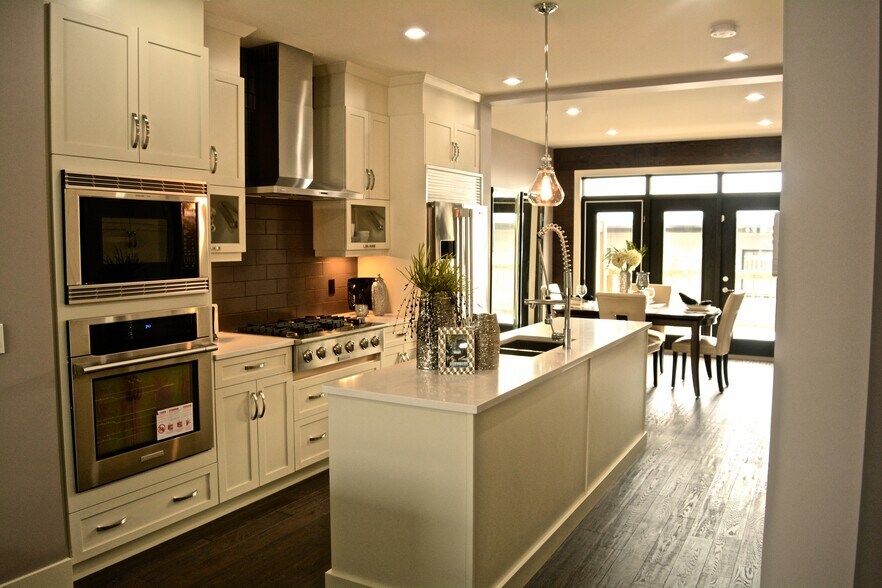 11331 76 Av NW, Edmonton, AB à vendre - Photo de l’immeuble – Image 2 sur 24