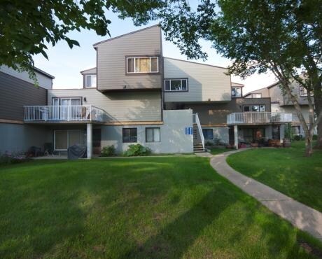 107 Hillcrest Pl, Edmonton, AB à vendre - Photo principale – Image 1 sur 1